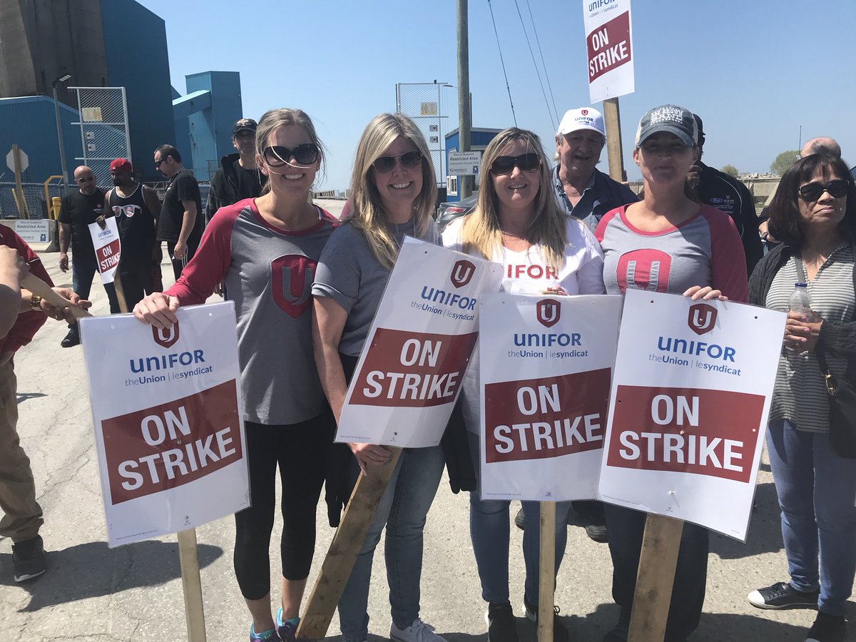 teresahayward70's tweet photo. Training in Port Elgin.Brothers & sisters gathered 100+ people to ride the buses to Goderich to support Local 16-0 who have been on strike for weeks now. #unifor #union #powerful #solidarity#powerinnumbers #local16-0 #siftocanada #local200 @githgirl8 https://t.co/9z8v9ldLyt