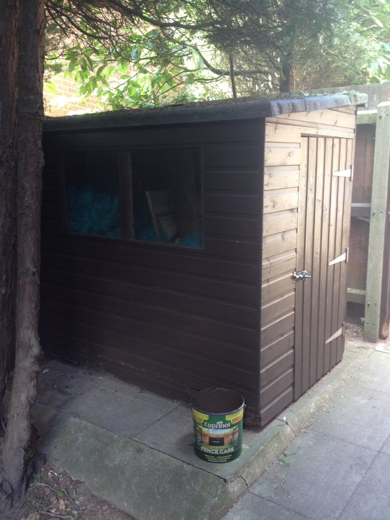 dannyshigh's tweet photo. Shed clean up and re paint ready for summer https://t.co/dwpSGyQxZC
