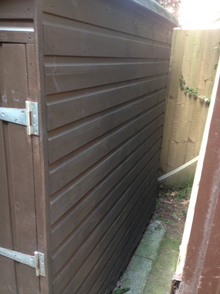 dannyshigh's tweet photo. Shed clean up and re paint ready for summer https://t.co/dwpSGyQxZC