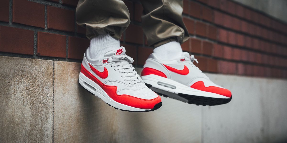 titoloshop's tweet photo. just in 💥 the Nike W Air Max 1 ⚪️🔴🔘 H A B A N E R O red

G E T 
I T 
H E R E  ➡️➡️ ➡️  https://t.co/8NGNZSfumr

#nike #airmax1 #habanerored #am1 #am87  #habanero #spicy #red https://t.co/73arCk94k5
