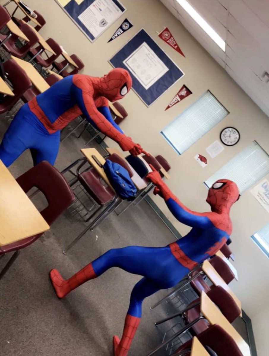 Deanlarge34's tweet photo. Haven’t I seen you before?? #higclassof2018 @HHS_StuCo_ https://t.co/KCPxEubPmx