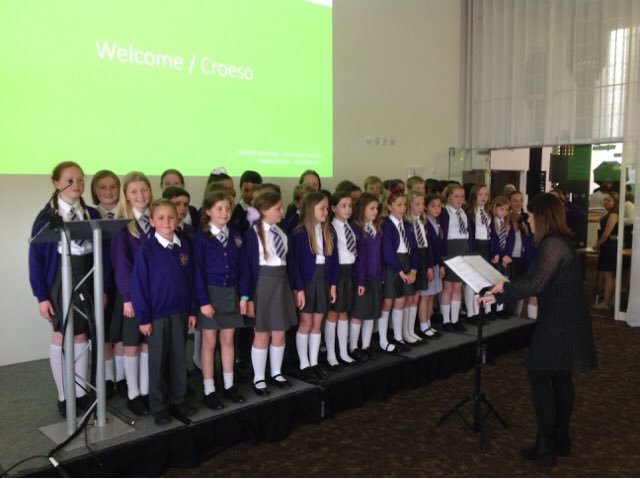 YGGGLlantrisant's tweet photo. A great experience for Yr.5 &amp; 6 School Choir members as they perform @theCentre today - Thank you for the invitation @wgcs_education @LlywodraethCym 🏴󠁧󠁢󠁷󠁬󠁳󠁿🎶 - @CyngorRhCT @rctschools @RCTCouncil @CSCJES https://t.co/pbq73yEXtw