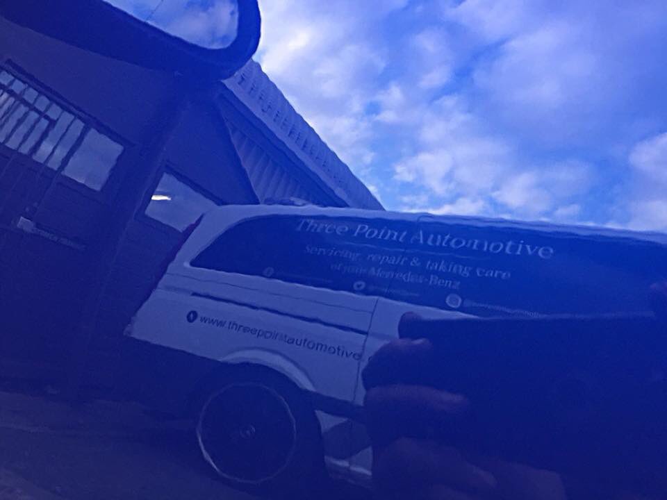 threepointautos's tweet photo. What do you think of our SLK now the valeter has finished? He’s spent 10 hours working his magic on the 22 year old paintwork and it’s come up a treat, looking like it did when it left the factory! Can’t wait to get out in it this weekend 😎 #mercedes #slk230 #specialist #shine https://t.co/brSnzvACyR
