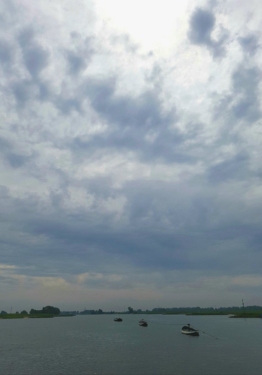 hoekzema59's tweet photo. https://t.co/vg4ZjMIaIm #cloudporn in #joespeedboot country #looveer #huissen https://t.co/bFNDIVsMwU