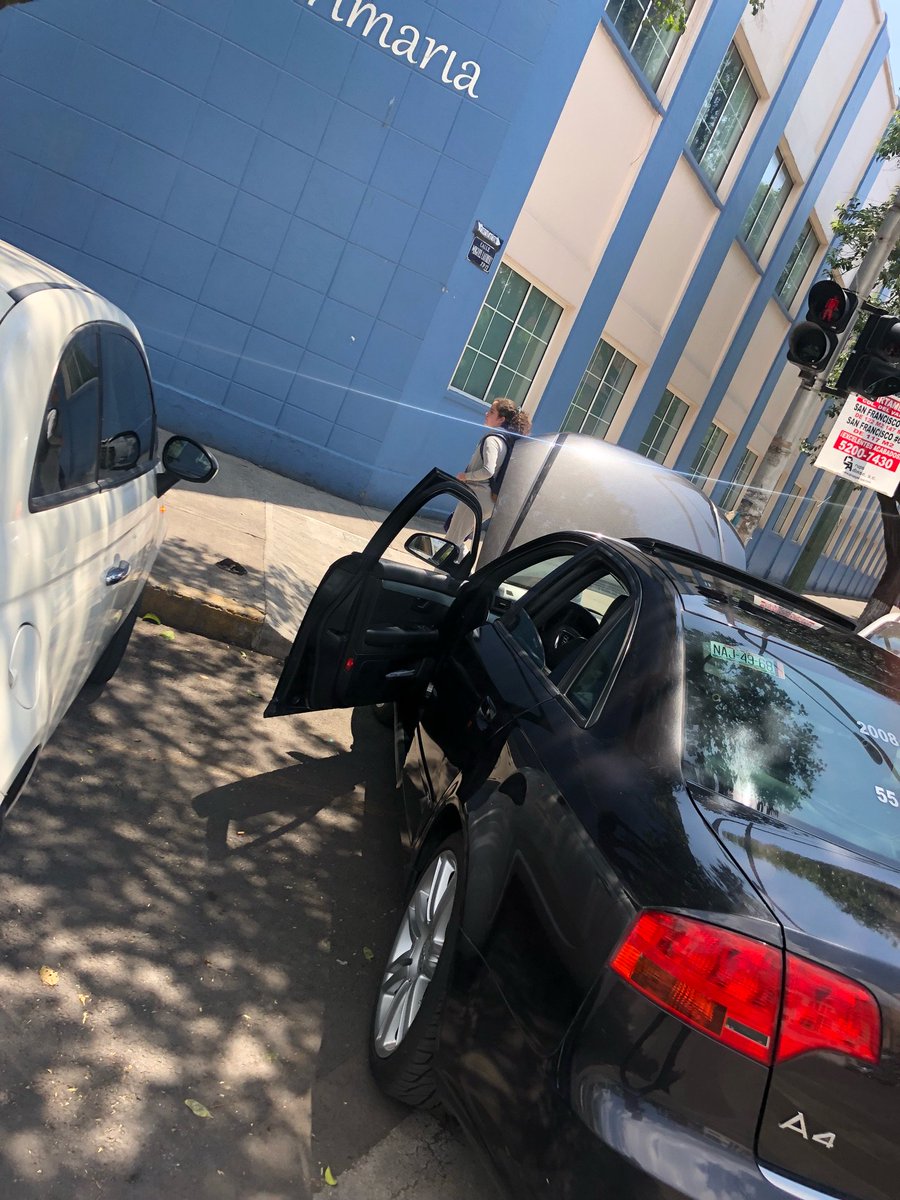 DenunciaMX_'s tweet photo. Estupidos padres de fam d @imprimaria invaden rampa de minusválidos tdos los días ojalá sus hijos no salgan tan idiotas cómo ellos @UCS_CDMX @072AvialCDMX @072CDMX @DelegacionBJ @AGUCDMX @SSP_CDMX @GobCDMX @Christianvonroe #Maristas #SoyIM75 @fms_champagnat @cumweb @San_Marcelino https://t.co/QnfvqZHbDz