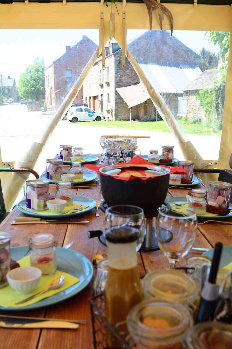 Chariotafondue's tweet photo. #wallonieinsolite #belgium #restaurantinsolite #theplacetobe #terroir #locavore #slowfood #slowmove #Ardenne https://t.co/I0lFxygroF