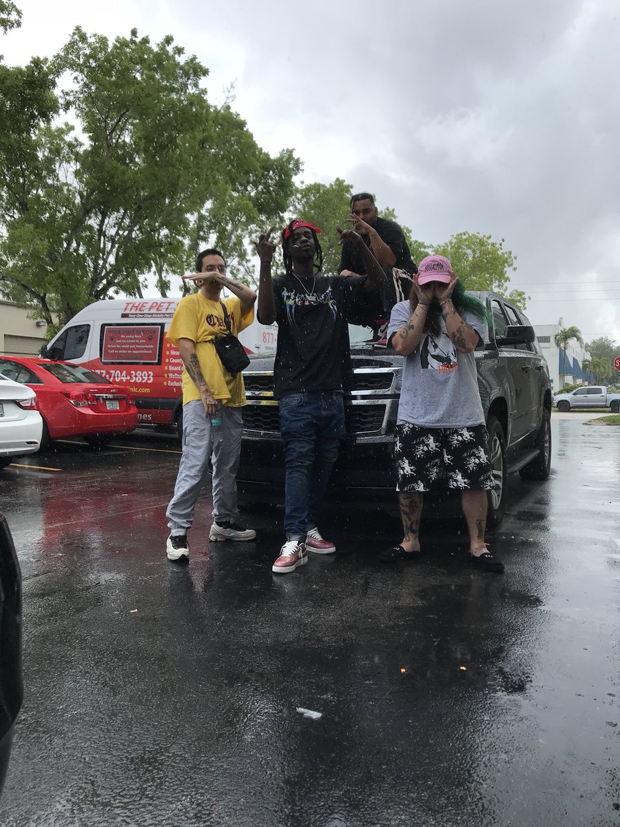 RAMIREZ_187's tweet photo. You know how we bummin, https://t.co/BBjtQrITpA