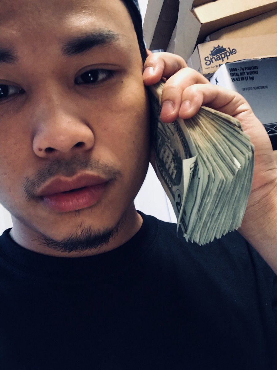 beesuede's tweet photo. “ Hello bills?? Fuckkkkk youuuuuuu! Stop taking my money 😭” #stackgang https://t.co/T5mnzyE8e2