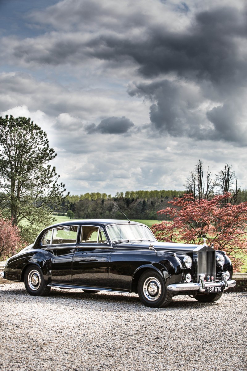 YorksWedCars's tweet photo. Our gorgeous Rolls-Royce Silver Cloud outside @goldsborohall, captured by @Rollingsphotos available for wedding hire #weddinghour https://t.co/FdrsF5L8tQ