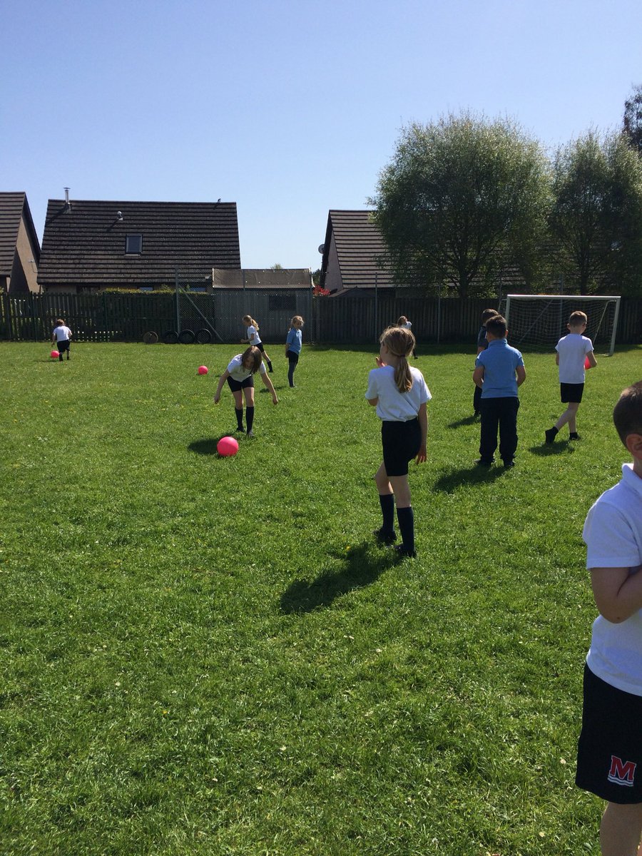 mattocks_ps's tweet photo. Love PE in the sunshine! Miss J was glad her team won the warm up relays 😉 #itwasntadraw #ididntcheat and we enjoyed some more ‘better movers and thinkers’ exercises #outdoors #PE #dinosaurfingers https://t.co/0mLyylb76o