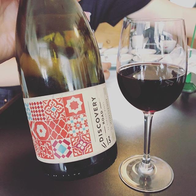 mimundodelvino's tweet photo. Reposting @vinoweekly: - via @Crowdfire
When blends are this good there should be more blending. Discovery Road by Gibson Wines ✔️Dinovino #lunch #umbertos #thornbury #vino #wine #blend #onthepour #italian #glass #gisbonwines #barossa #robgibson #discoveryroad #vinodino https://t.co/RNHBgyrbkG