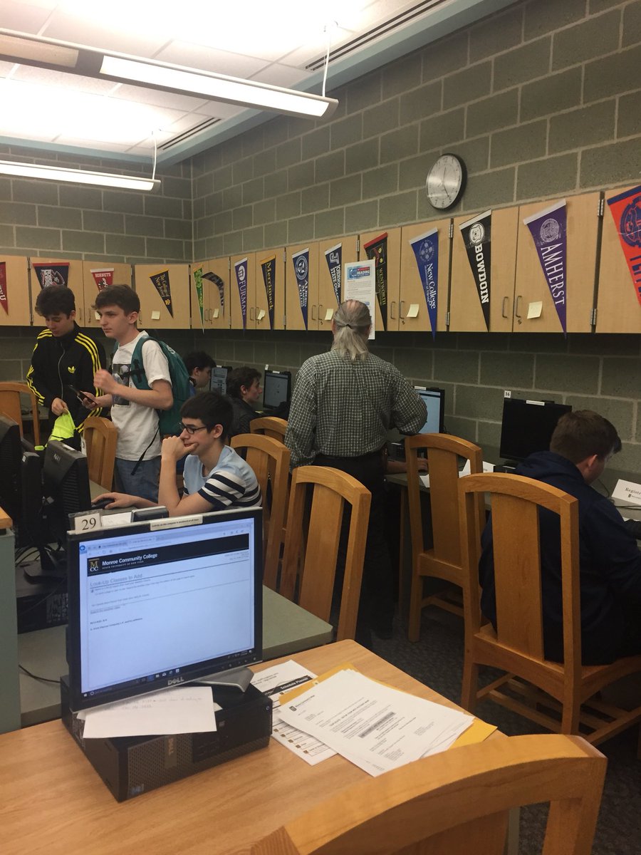 CoachDRhodes's tweet photo. Thank you @GreeceOlympia for the opportunity for a successful Advisement and Registration Day!!
Our staff from Adms, Advisement, Fin Aid, EOP, R &amp; R and Tech Serv were honored to have met your students today. #ThisisMCC @GreeceCentral @GCSDsuper @MonroeCC https://t.co/fxFqhDqOEZ