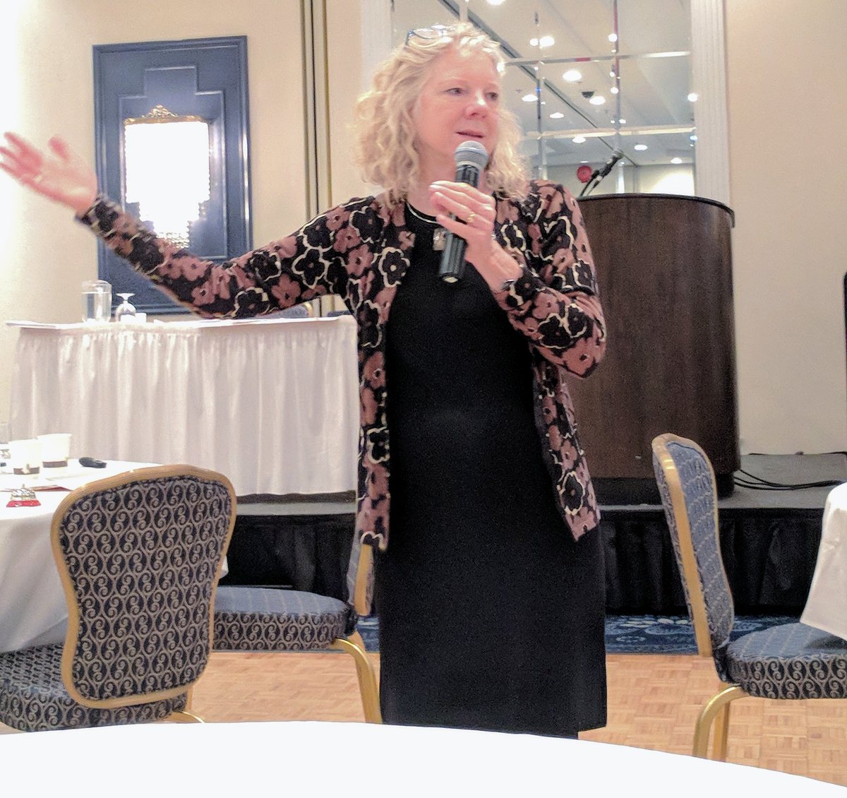 frpedagogue's tweet photo. Discussing Disciplinary Literacy with ReLeah Cossett Lent. Learning about bugs, elephants, immigrants and smallpox! Text sets, weekly articles and visual literacy help us expand thinking in classrooms. #erlcpl https://t.co/f7JRUz1UQd