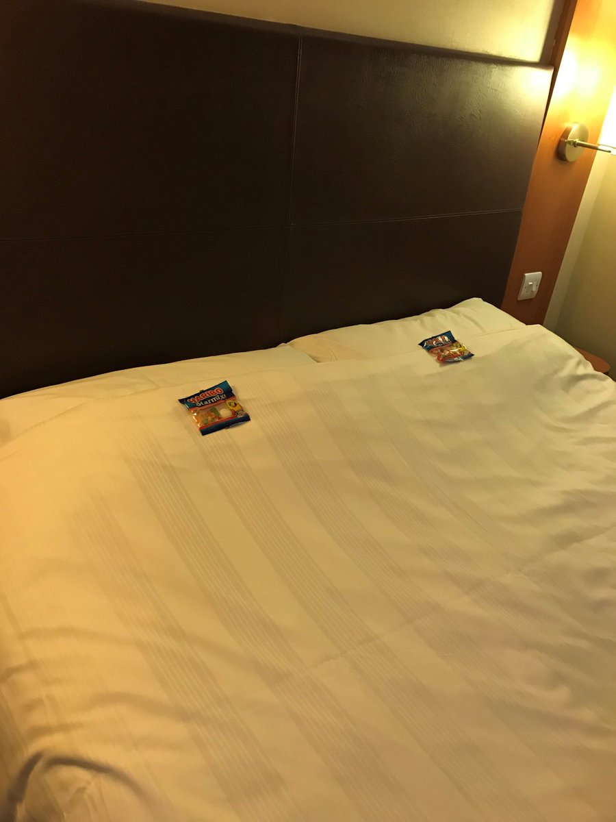 PIUttoxeter's tweet photo. Guest said we'd forgot the mints so Sue and Faye improvised and gave them sweets!!  🍬😀🍬#PIWOW @wanny_8 @253Brown @NewboldElaine @placemadebyyou https://t.co/6o1oSDrZnY
