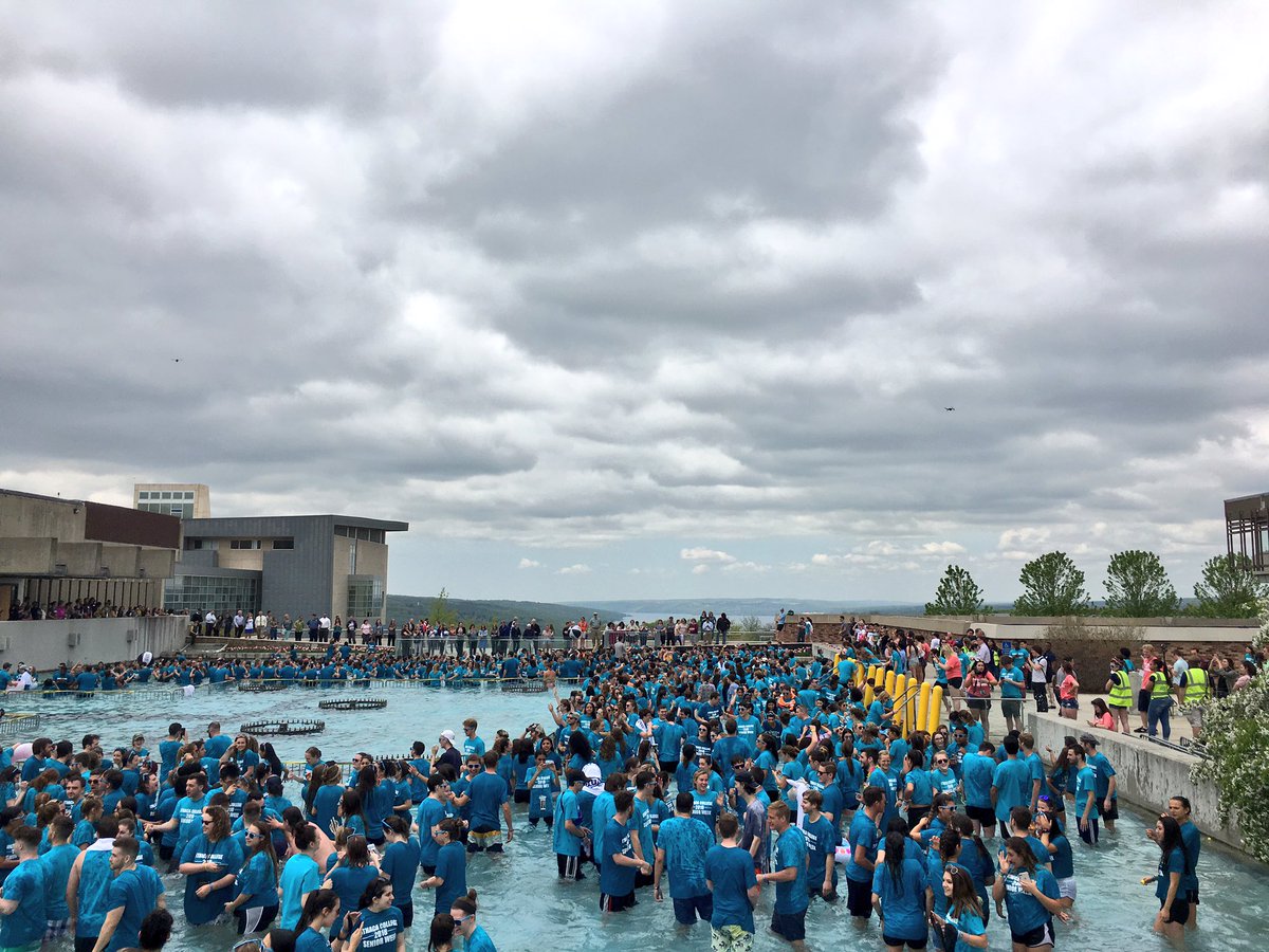icalumni's tweet photo. They came. They saw. THEY SPLASHED. The Class of 2018 made waves today!! 🎉⛲🌊 #SeniorSplash #ICGrads https://t.co/Tf0Zz274Yg