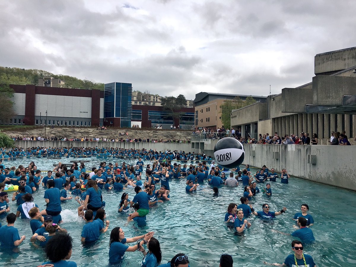 icalumni's tweet photo. They came. They saw. THEY SPLASHED. The Class of 2018 made waves today!! 🎉⛲🌊 #SeniorSplash #ICGrads https://t.co/Tf0Zz274Yg