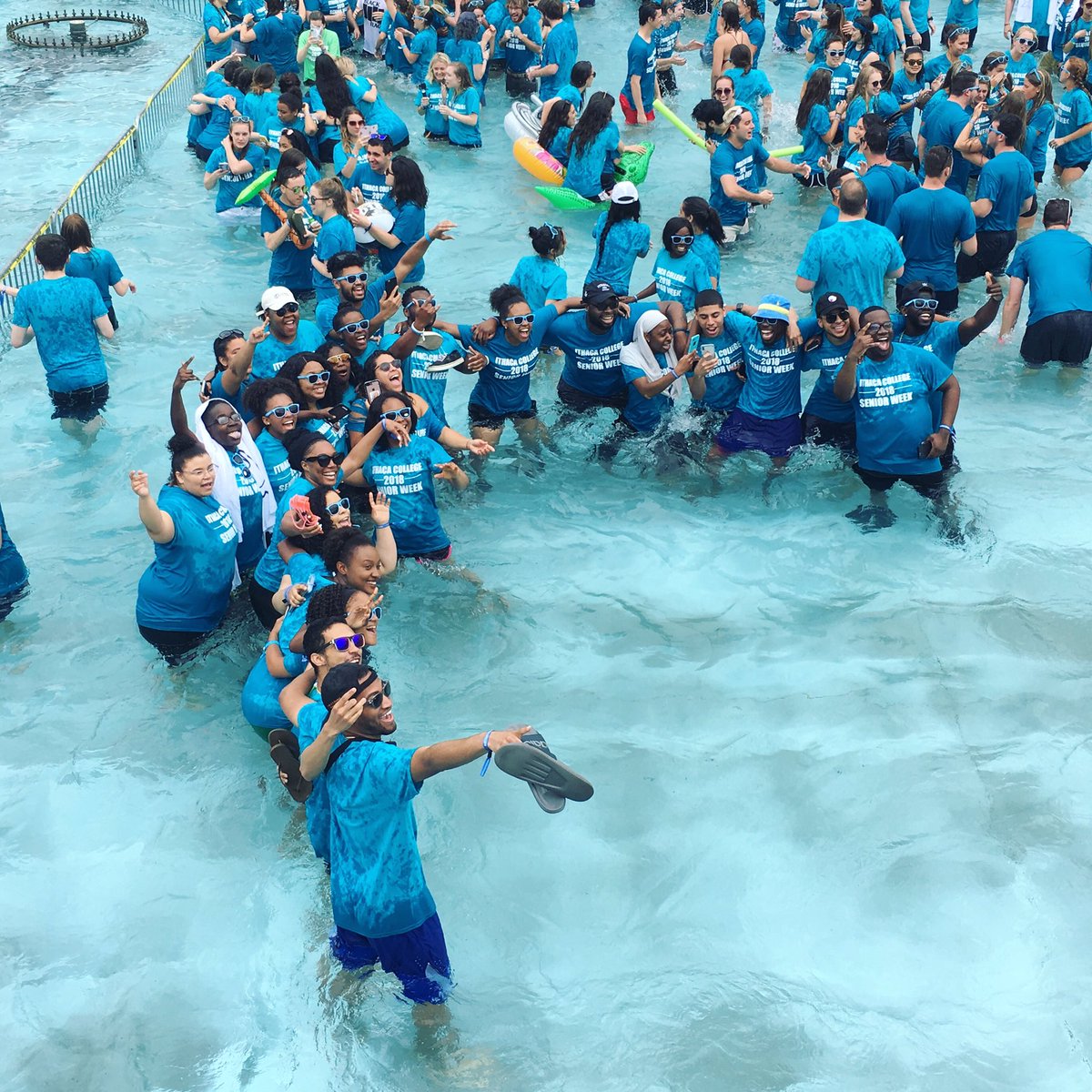 icalumni's tweet photo. They came. They saw. THEY SPLASHED. The Class of 2018 made waves today!! 🎉⛲🌊 #SeniorSplash #ICGrads https://t.co/Tf0Zz274Yg