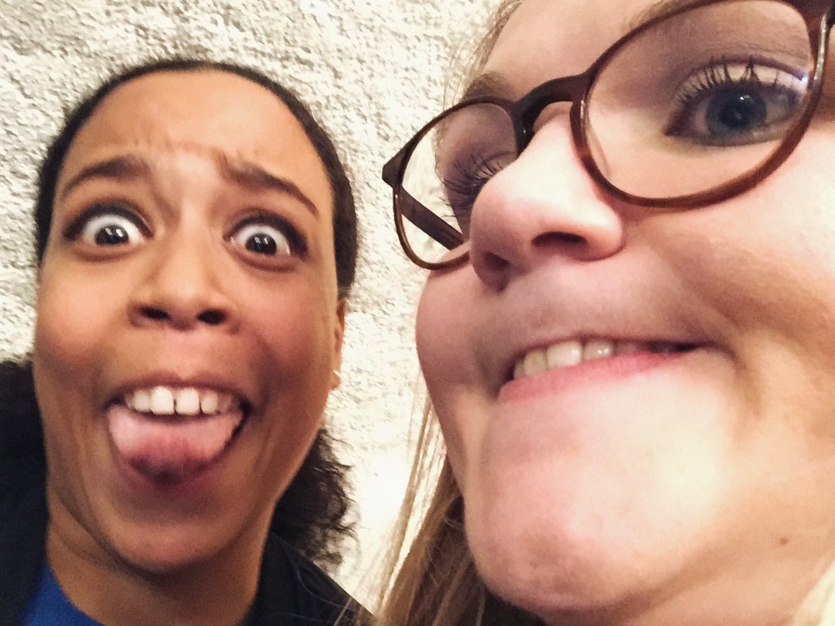 Tlodiie's tweet photo. Le mercredi c’est Dubini! 🧡🤸🏽‍♀️ Ça prends tout son sens maintenant! 😂  Un embryon de spectacle au top! J’ai bien rigolé! Une Lola avec ses propres chanson, sa jolie voix, ses bonnes vannes et ses accents farfelus! 😆 À ne pas manquer! C’est une mini fête foraine. 🎡😘 https://t.co/mhKkL16VEL