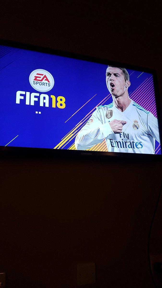 PaulJones0786's tweet photo. Fifa when working away
#FIFA18 #workingaway #hotellife #hotel #preimer #work #new #newjob #life https://t.co/BSvLxmAJNH