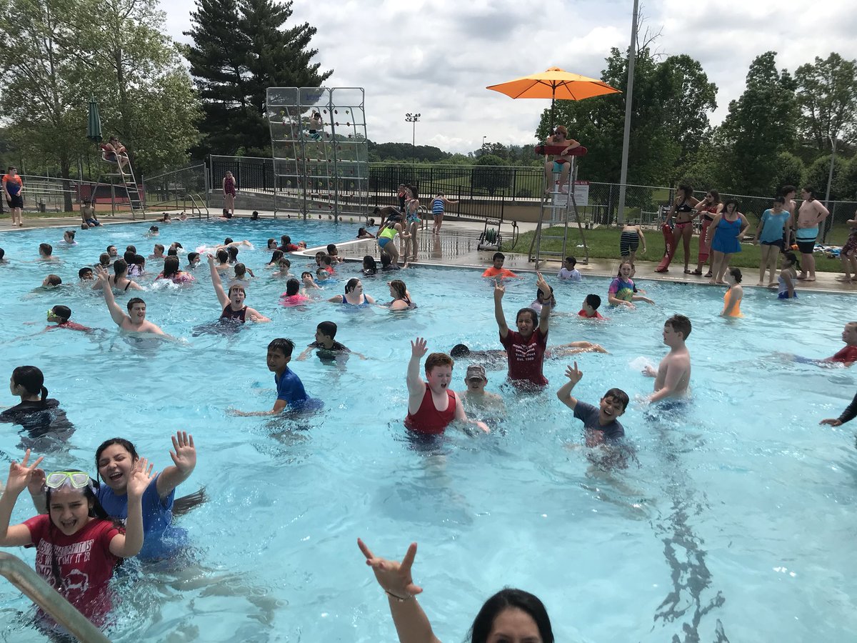 grayjeana's tweet photo. @FLMSBraves had a great day at the pool for our last positive behavior incentive trip! @TBSPEast #flmsrocks https://t.co/7e0FDOj6yT