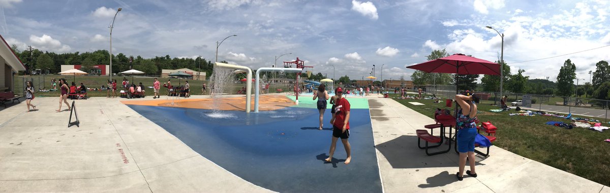 grayjeana's tweet photo. @FLMSBraves had a great day at the pool for our last positive behavior incentive trip! @TBSPEast #flmsrocks https://t.co/7e0FDOj6yT