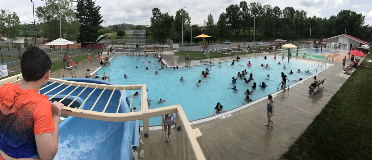 grayjeana's tweet photo. @FLMSBraves had a great day at the pool for our last positive behavior incentive trip! @TBSPEast #flmsrocks https://t.co/7e0FDOj6yT