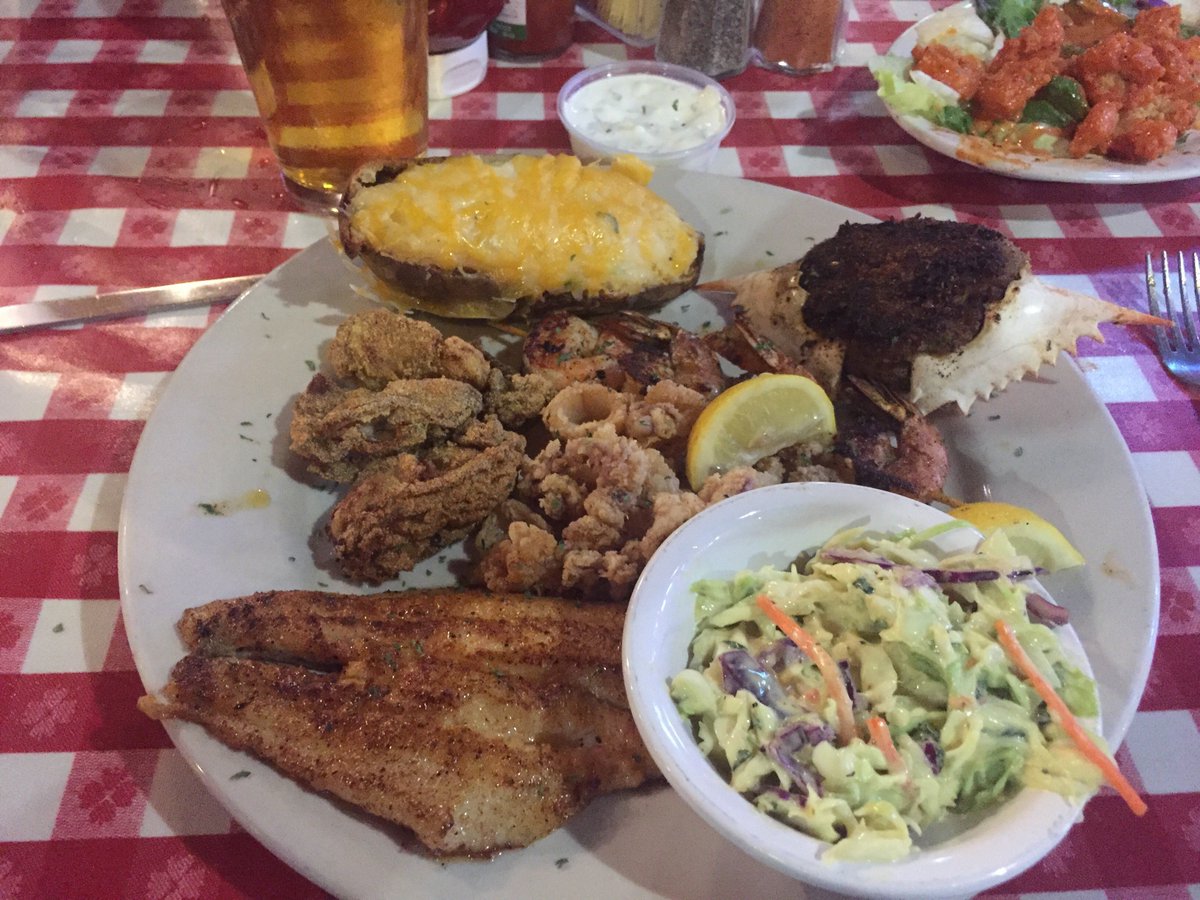 Laser_App's tweet photo. We're excited to spend the next two days exhibiting at @ENVintel Advisor Summit 2018 in New Orleans! We kicked it off with a true Cajun Meal to get us fueled up and ready to go. https://t.co/75P0j0lCQt