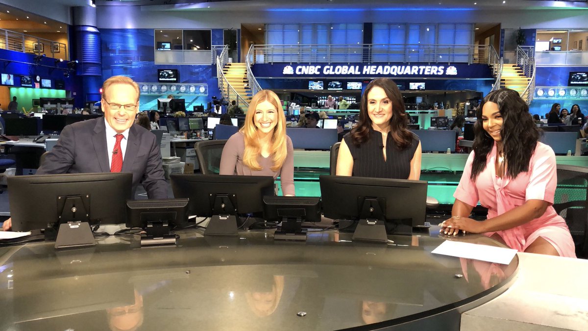 Bettie's tweet photo. Grammy award winning artist and CEO, @ashanti talks with @CNBC about everything from streaming services to her upcoming @RoomtoRead gala performance. #Ashanti #WrittenEntertainment #CNBC #PowerLunch #RoomToRead #BCLEntertainment https://t.co/COSBQhfsS8 https://t.co/XYFZPQ1QQg