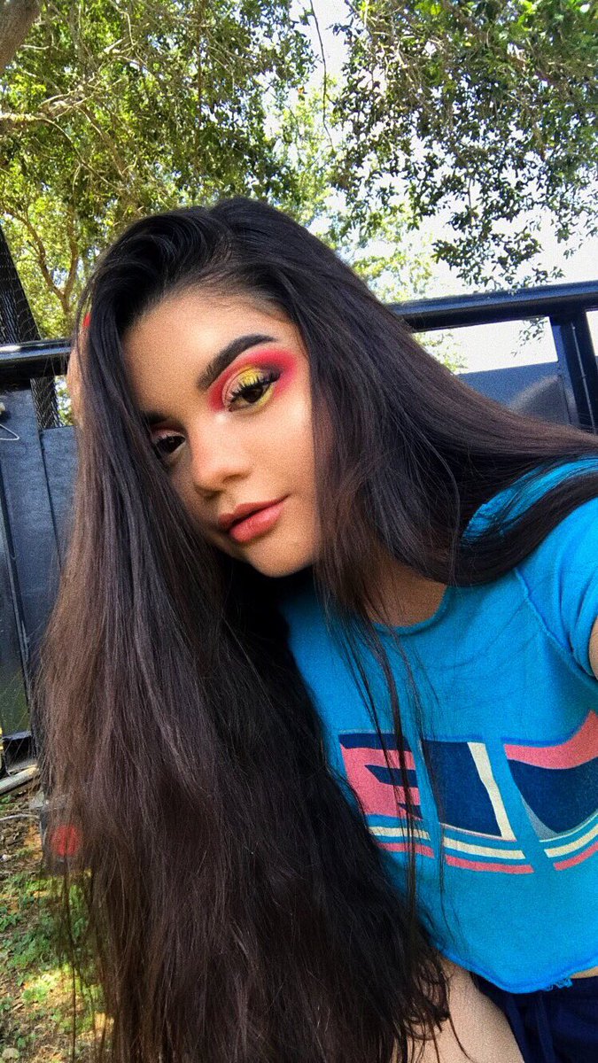bflooo12's tweet photo. My lids are soooo frkn wrinkly 🤧 https://t.co/Ch0UXqoZbz