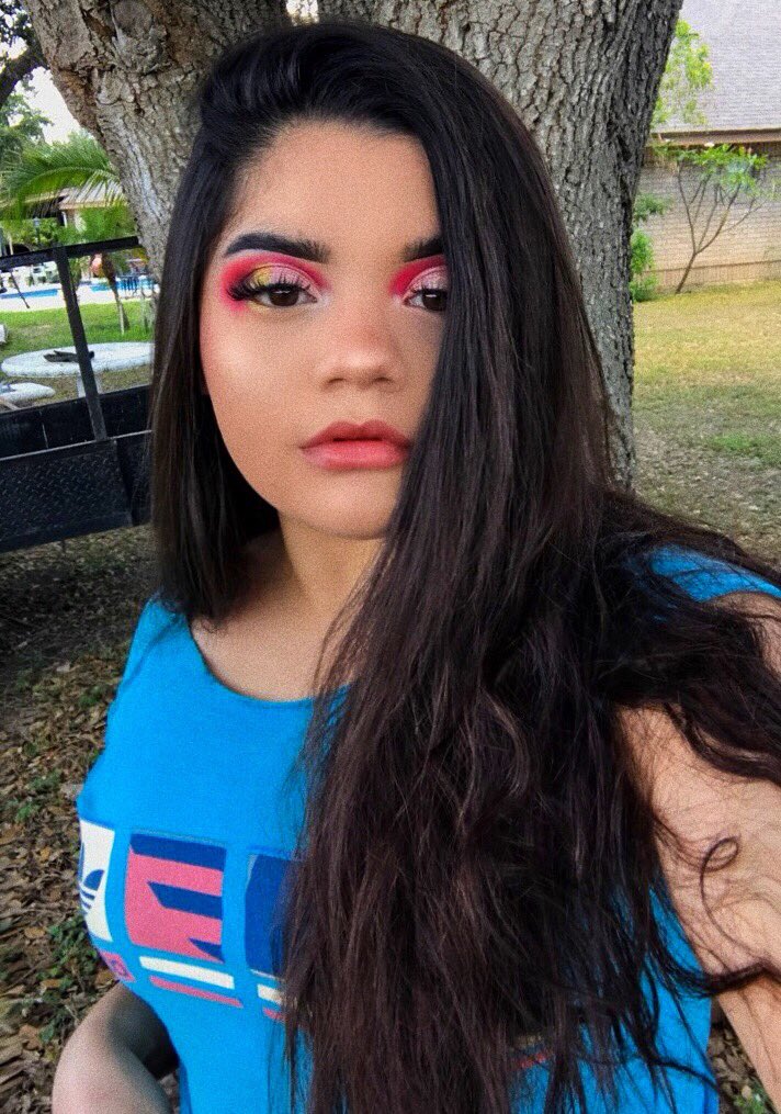 bflooo12's tweet photo. My lids are soooo frkn wrinkly 🤧 https://t.co/Ch0UXqoZbz