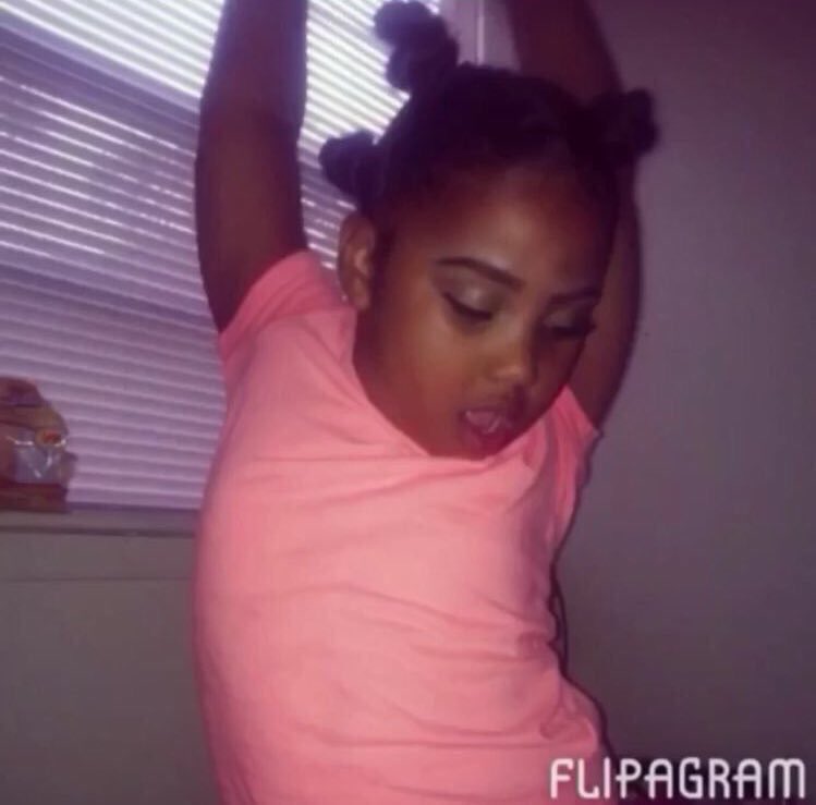 sweetaner's tweet photo. person 1: it’s yanny

person 2: it’s laurel

me: it’s me jessie and ari https://t.co/fxdXAYDfRo