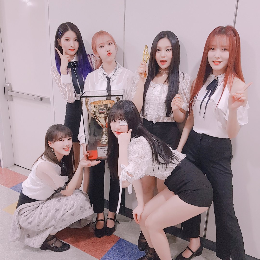 Goddess_Hwang's tweet photo. I'm really proud and happy for them #TFTMN7thWin
#GFRIEND44thWin
#Gfriend https://t.co/k9h3AuBmzt