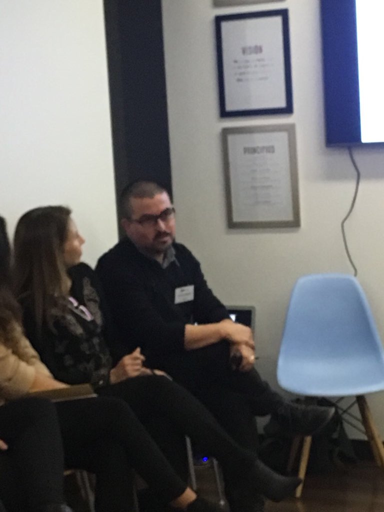 AHORA <a href="/hernanelgueta/">Nano Elgueta</a> Director Ejecutivo de <a href="/FablabSantiago/">Fablab Santiago</a> habla sobre las alianzas público-privadas en conversatorio de #PROhumanaRED