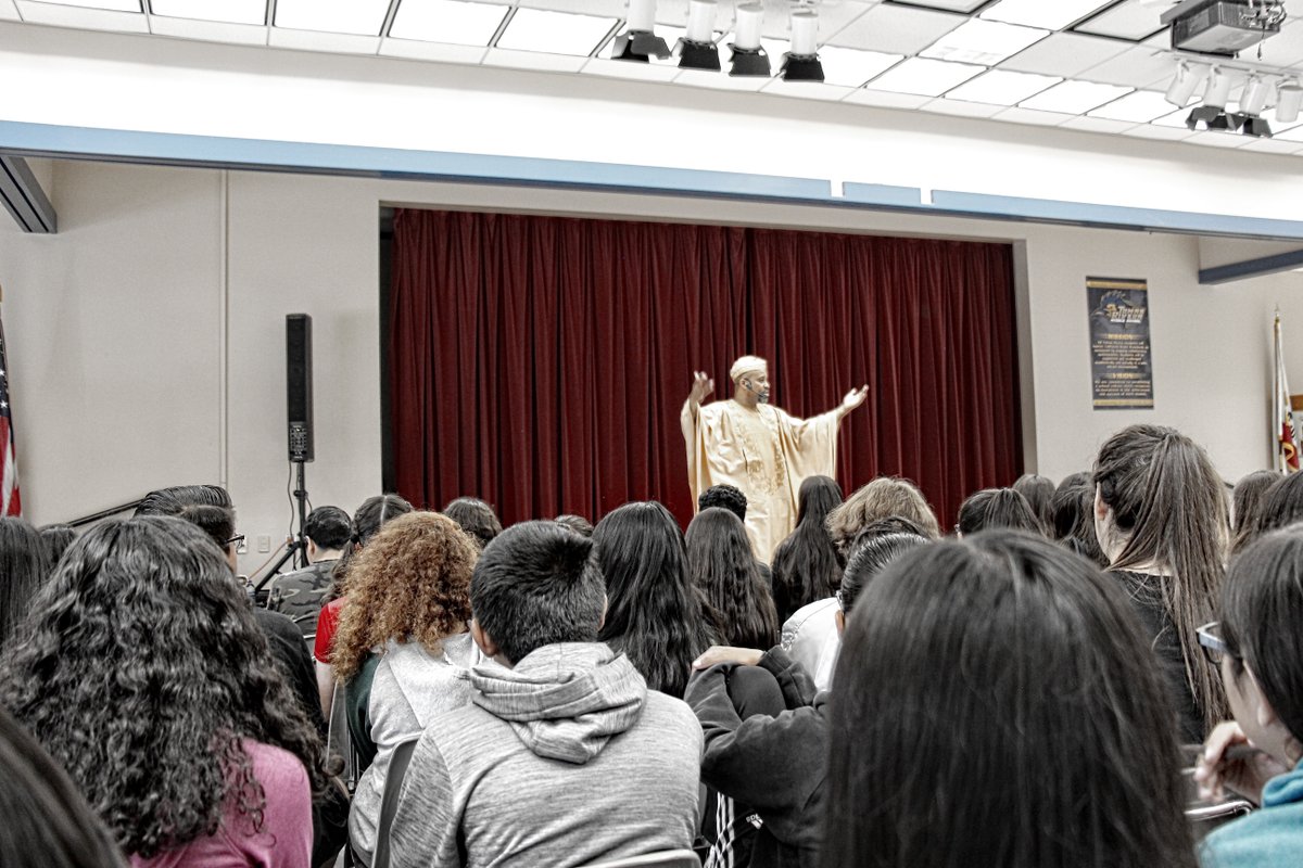 ELCyrs's tweet photo. I spent the morning at a Middle School in Perris, CA. They were exhausted from testing, so I offered them a chance to just sit back, relax and enjoy the music and stories. I felt the appreciation in their smiles and laughter from every corner of the room. https://t.co/LnWXwzlavK https://t.co/PrTFB5KWj9