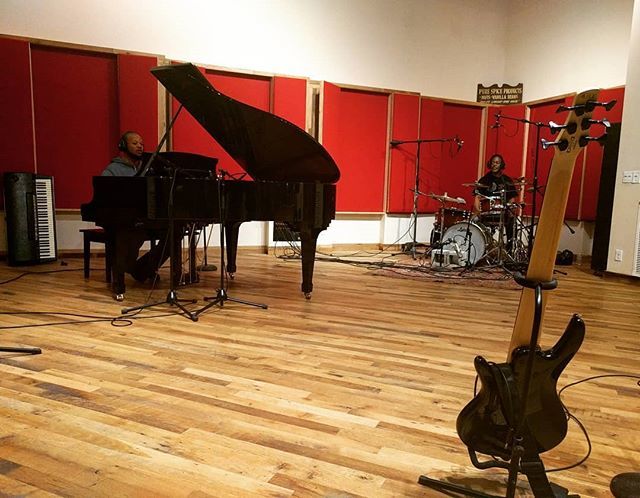 SpiceHouseSound's tweet photo. We've got some insanely talents cats in here from the #philadelphiajazzproject recording for The Remedy Project. Such a pleasure. #spicehousesound #phillyart #music #rock #recordingstudio #recording #musicstudio #studioporn #wsdg #ludwig #kawaii #grandpi… https://t.co/p0cTAEsj9C https://t.co/5t7D1smPrU