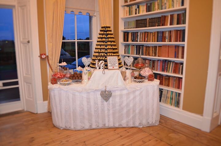 eventoccasion's tweet photo. Check out our latest offer, a beautiful selfie mirror and sweet table deal! Prices from €499, the WOW factor! #123selfie https://t.co/0QGWqQ4Xvv