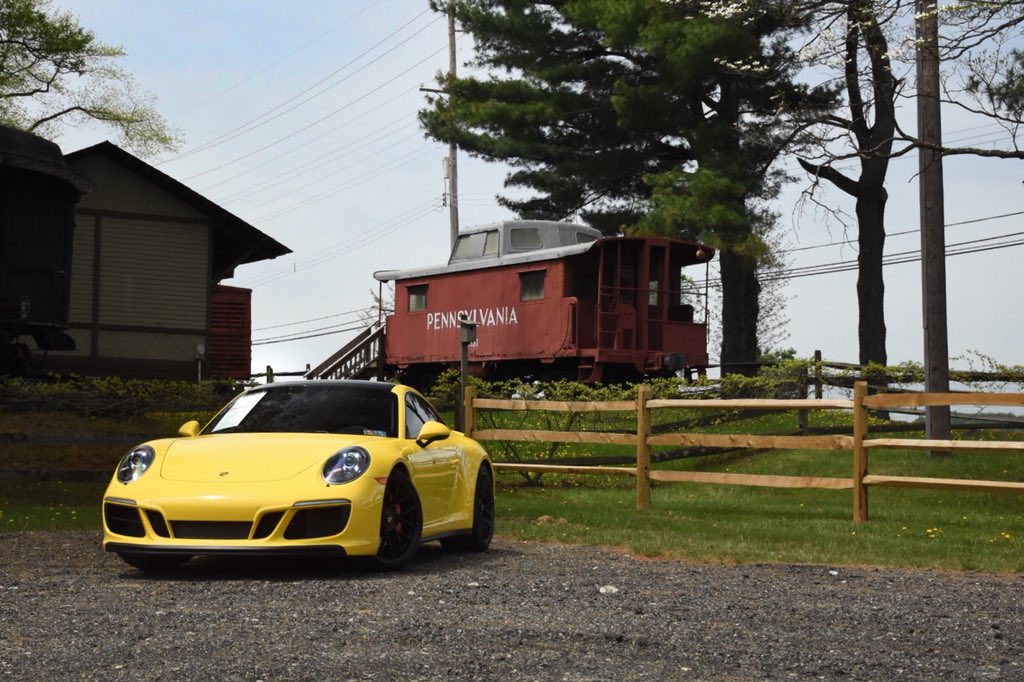 Porsche Main Line tweet media