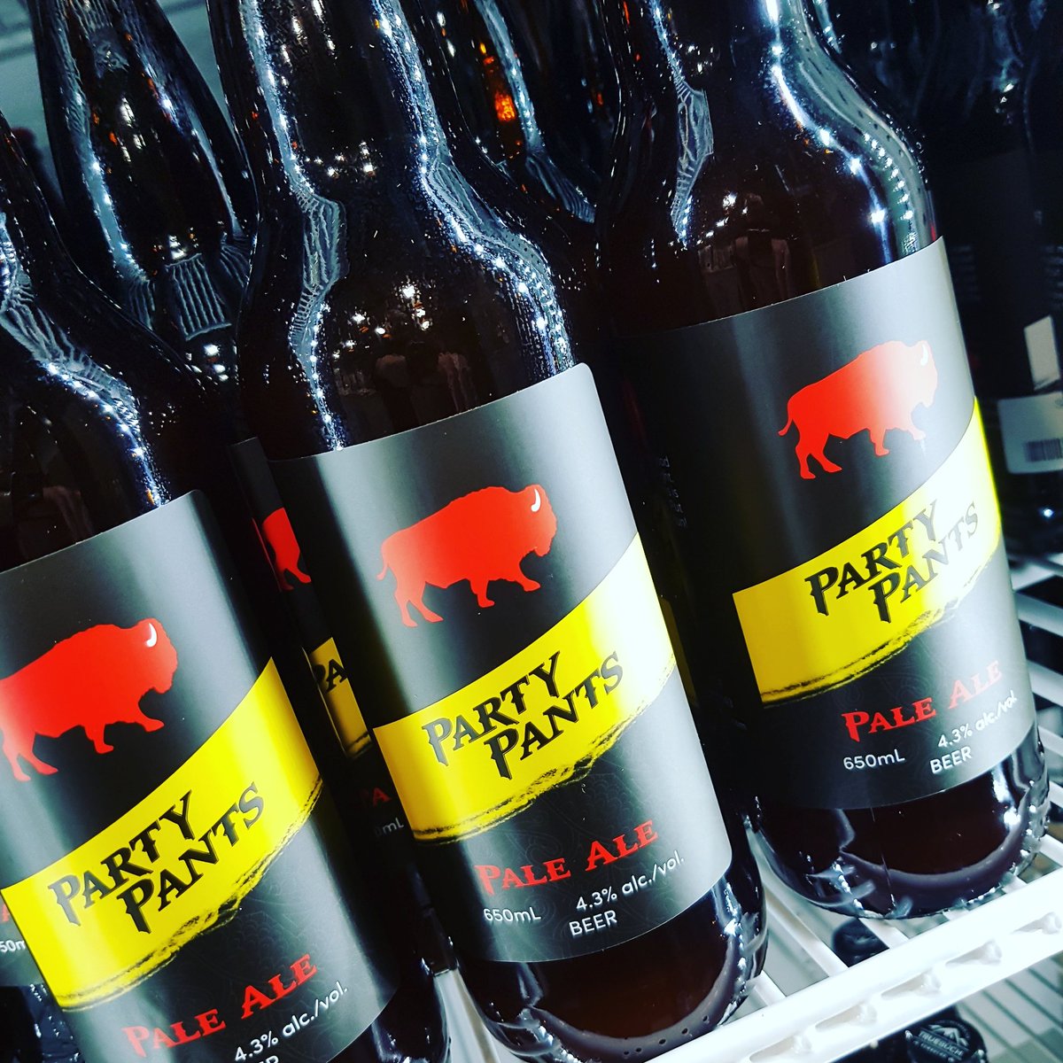 redbisonbeer's tweet photo. $3 14oz beers Wed-Fri 3pm to 5pm starts today. New menu items - House made White Bean Hummus w/ veggies & naan AND chips & salsa starting today! It's on the happy hour menu too! Plus, bombers! #YYC #yycbeer #ABbreweries #HappyHour #yycdeals #brewmudatriangle #yyceats #ABbeer https://t.co/8CBCZ0DpSl
