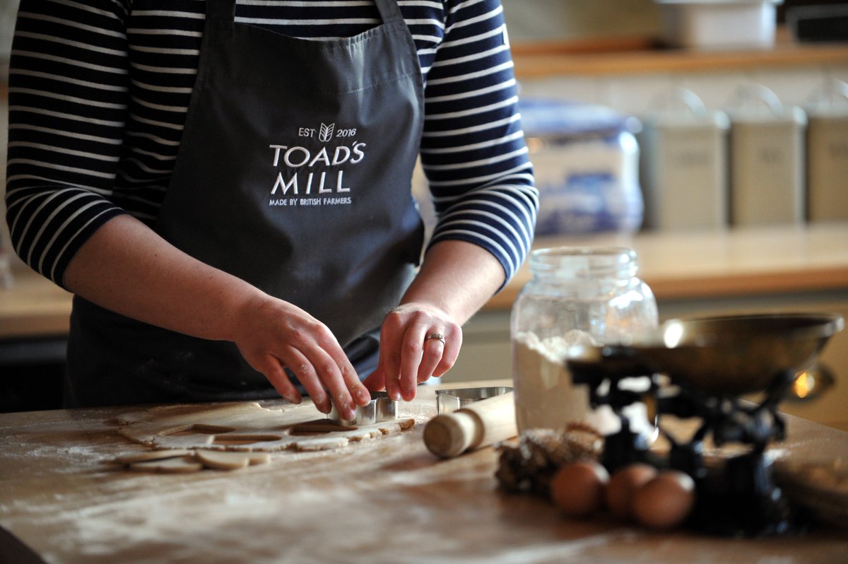 ToadsMill's tweet photo. Eeek! The signwriting is going on the #ToadsMillKitchen horse box tomorrow ready for a birthday party we're catering for on Saturday night. Busy week finalising menus and sourcing lots of lovely #Herefordshire ingredients for our #pizzas - not to mention making our #spelt dough https://t.co/0DIfkEBTGk