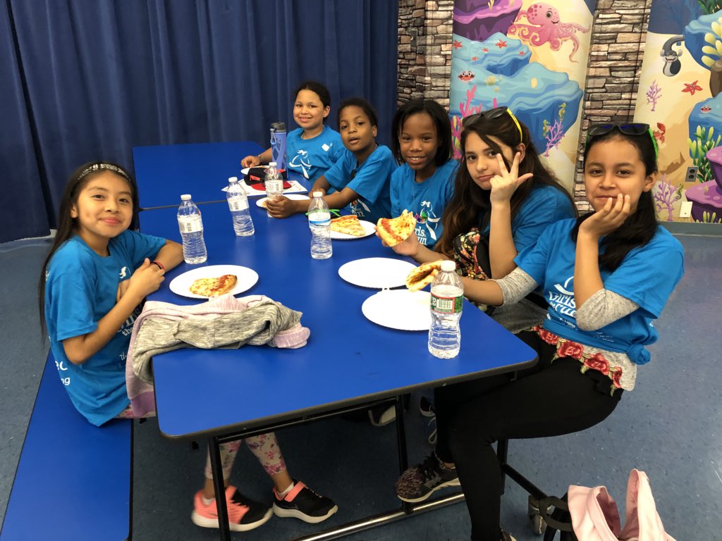 misswang0912's tweet photo. GOTR celebration before race day!! #gomarbrookdolphins #girlsontherun @marbrkprincipal @DanaFarrior https://t.co/4ZTlAyKUBe