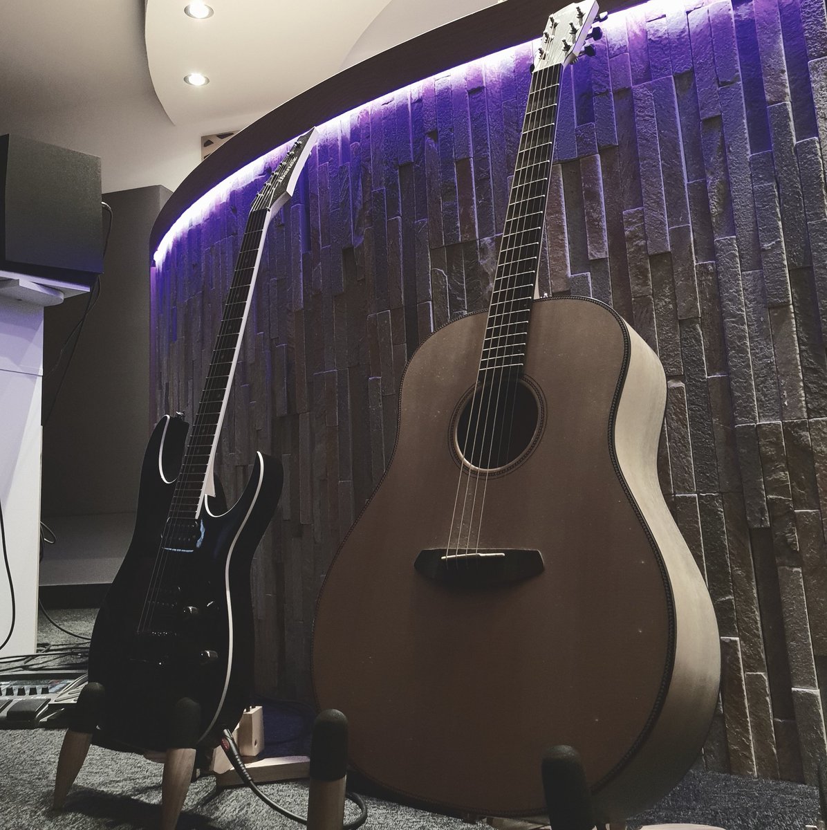 THE_DT_86's tweet photo. DANG3R's true #love .. #breedlove #ibanez ❤❤❤
.
.
#musicians #artist #guitarist #pianist #futurebass #trap #musicproducers #dj #djs #europeandjs #music #audiogear #musicgear #dreamer #newmusic #djset #djlife #studiolife #producerlife #studiolife #music #edm #guitar #guitars https://t.co/aFukcaWUA4