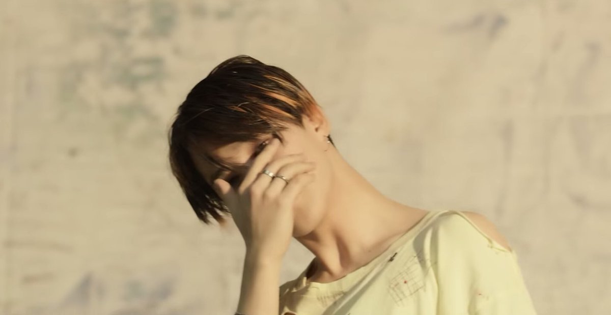JiSuBaYe's tweet photo. Never hide this beautiful piece of art ! This is Gold ! #JiminGold
#IVoteBTSBBMAs #FAKE_LOVE
#BBMAs @BTS_twt https://t.co/mWn76gvMnm