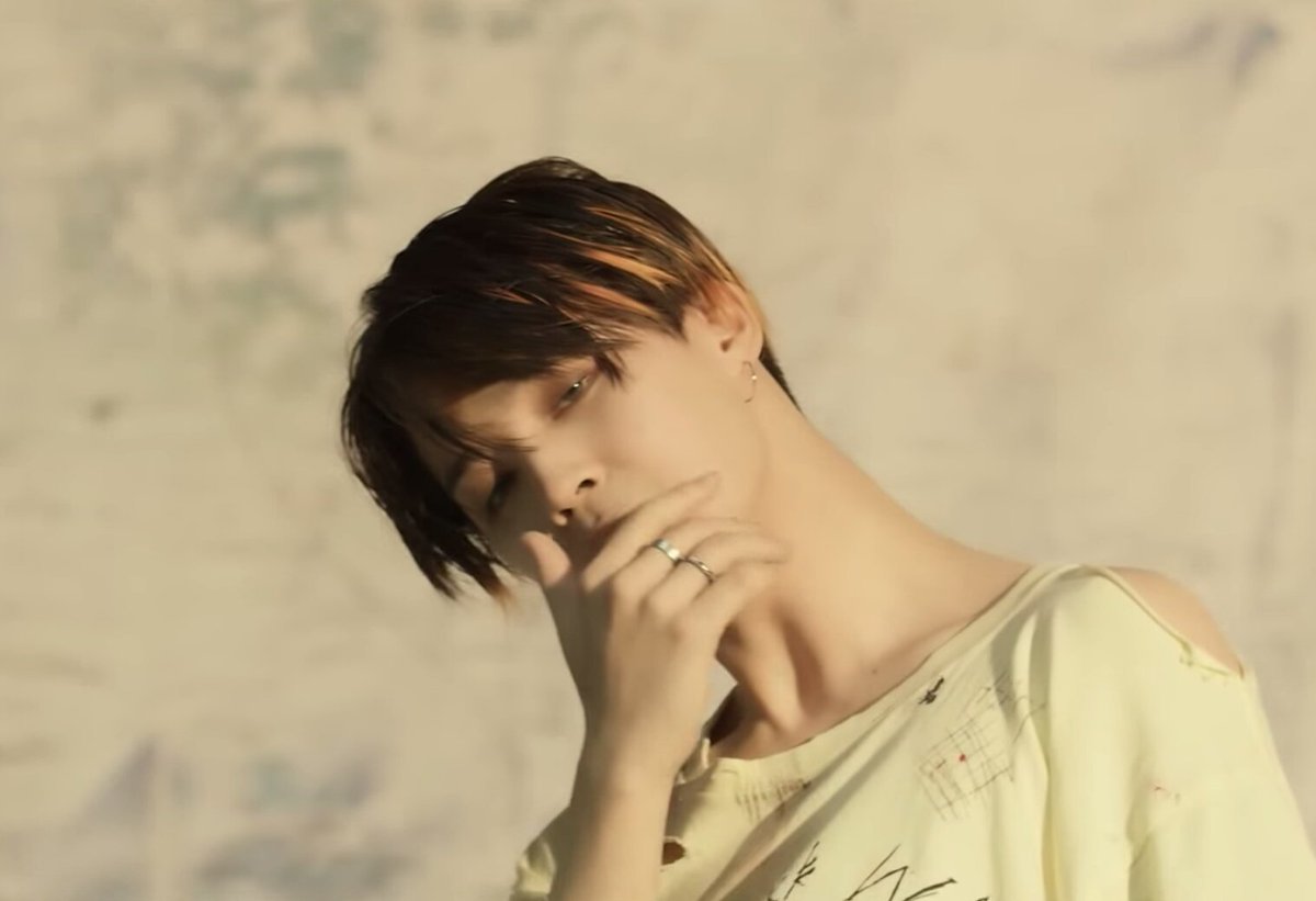 JiSuBaYe's tweet photo. Never hide this beautiful piece of art ! This is Gold ! #JiminGold
#IVoteBTSBBMAs #FAKE_LOVE
#BBMAs @BTS_twt https://t.co/mWn76gvMnm