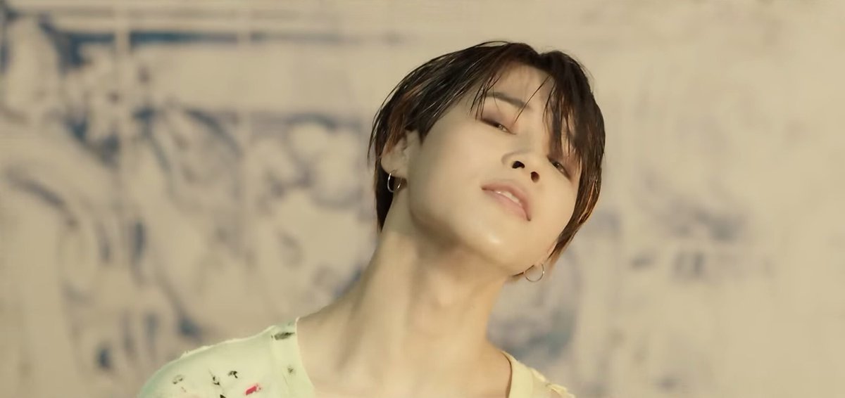 JiSuBaYe's tweet photo. Never hide this beautiful piece of art ! This is Gold ! #JiminGold
#IVoteBTSBBMAs #FAKE_LOVE
#BBMAs @BTS_twt https://t.co/mWn76gvMnm