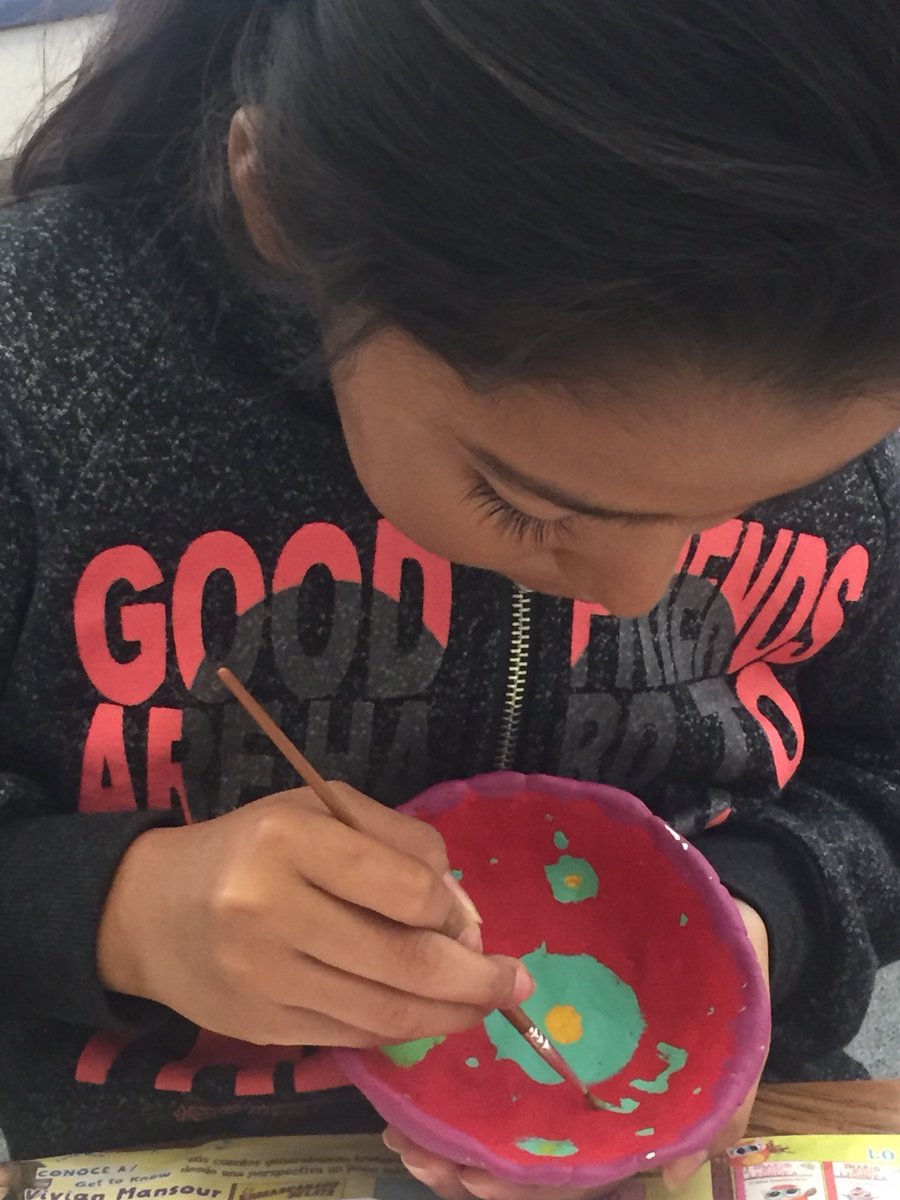 MeadowHomesElem's tweet photo. 3rd graders working with clay to create art based on the Talavera from Puebla Mexico! Go rm 40! @MtDiabloUSD #mherocks https://t.co/xoxTJm6CO1