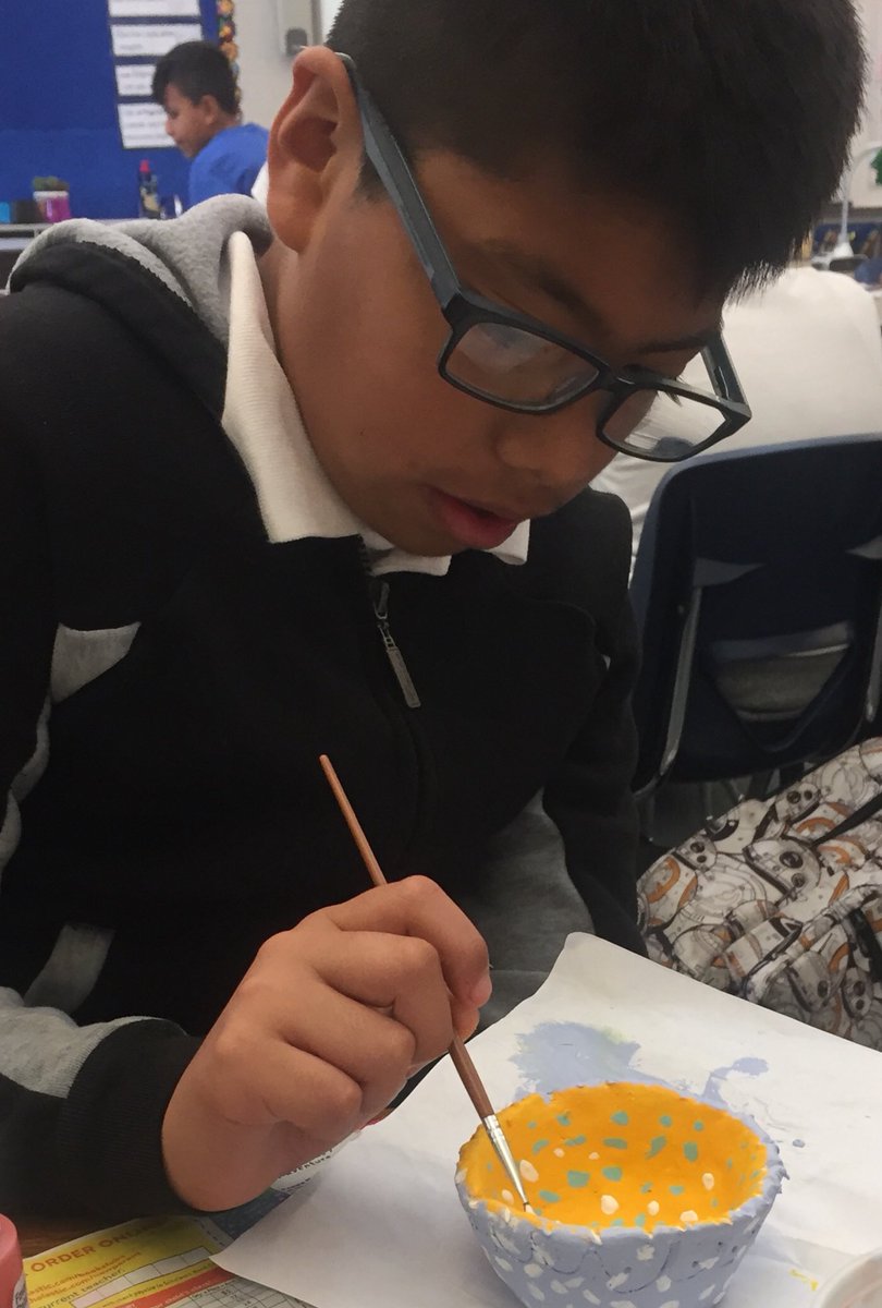 MeadowHomesElem's tweet photo. 3rd graders working with clay to create art based on the Talavera from Puebla Mexico! Go rm 40! @MtDiabloUSD #mherocks https://t.co/xoxTJm6CO1
