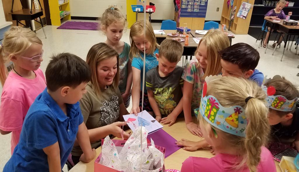 MCELobdell's tweet photo. We love our A plus tutor Miss Harlea!!! Today we had a party to celebrate and thank her.🎈🎉🎈🎉 #MCELoves https://t.co/VCoFyrZIVf