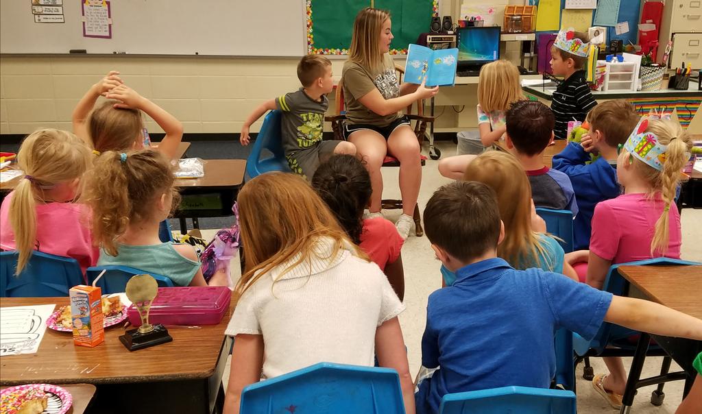 MCELobdell's tweet photo. We love our A plus tutor Miss Harlea!!! Today we had a party to celebrate and thank her.🎈🎉🎈🎉 #MCELoves https://t.co/VCoFyrZIVf