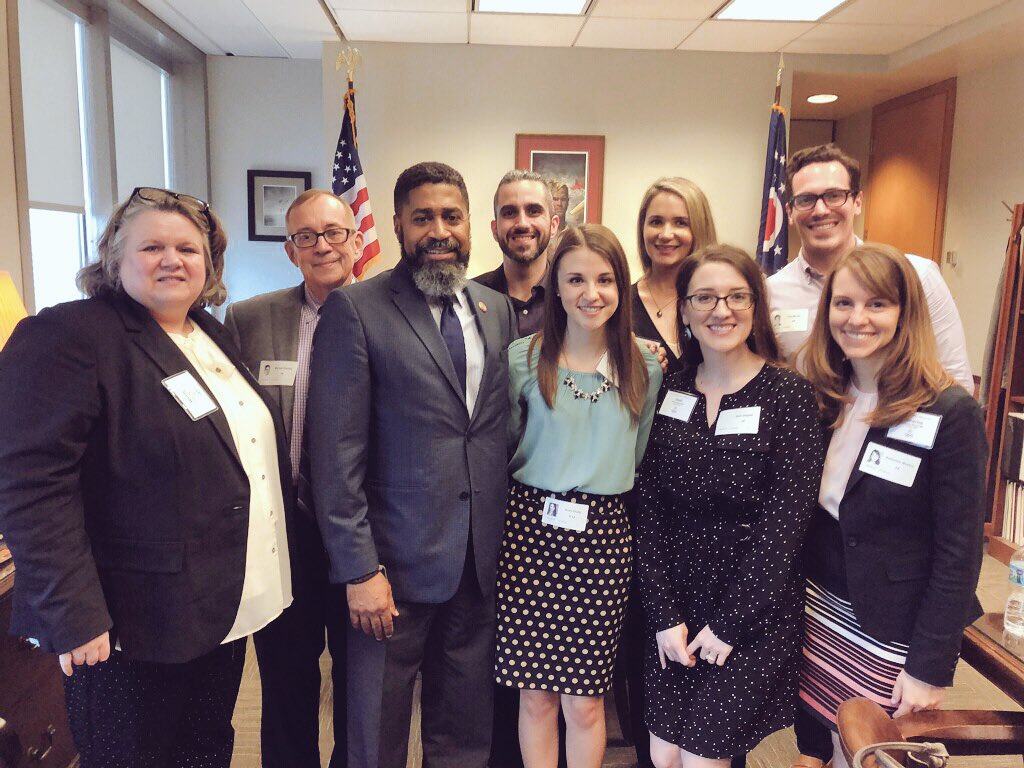 emilyLmoscato's tweet photo. Thank you Senator Strahorn for your time today to discuss policy surrounding mental health care in Ohio with current and future psychologists! #LegDay2018 @ohpsychassn https://t.co/6qndEKcxVo