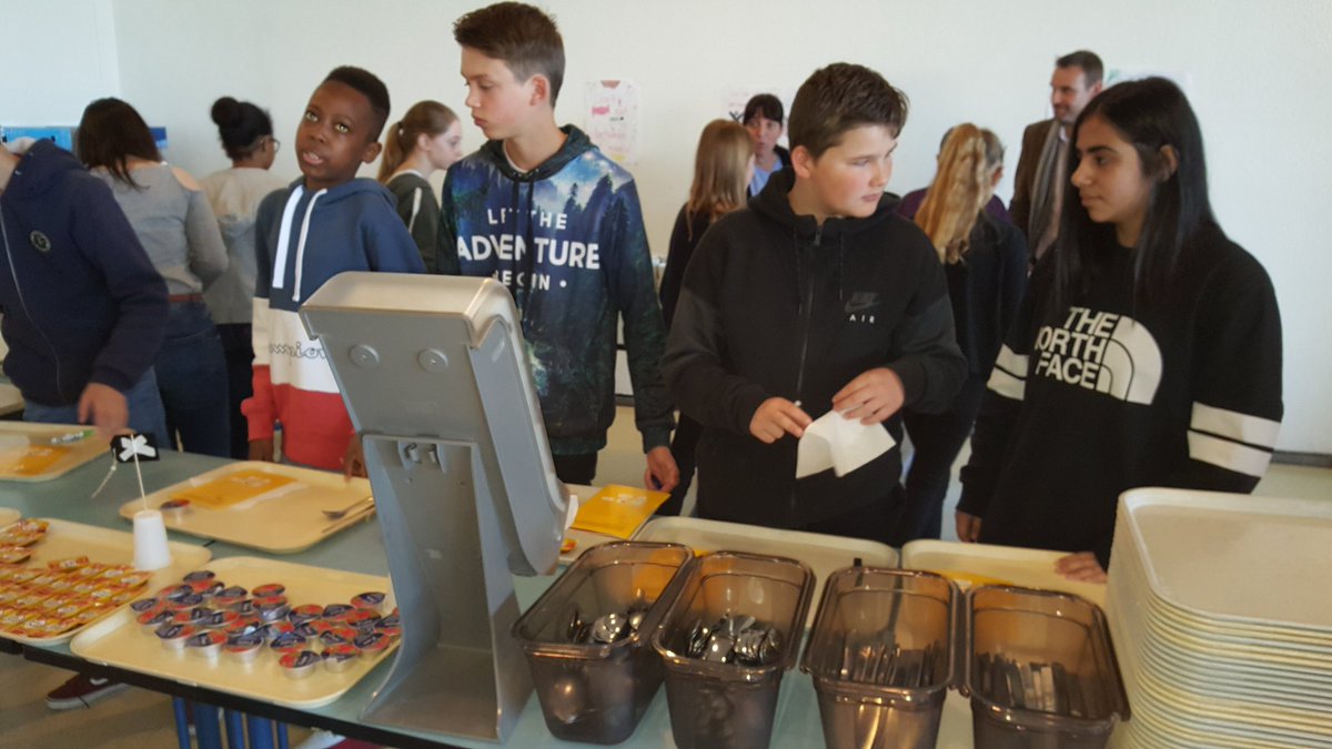 BellahoustonML's tweet photo. The Monod and Bella pupils enjoying their healthy breakfast. https://t.co/QmeAWX6ZEv